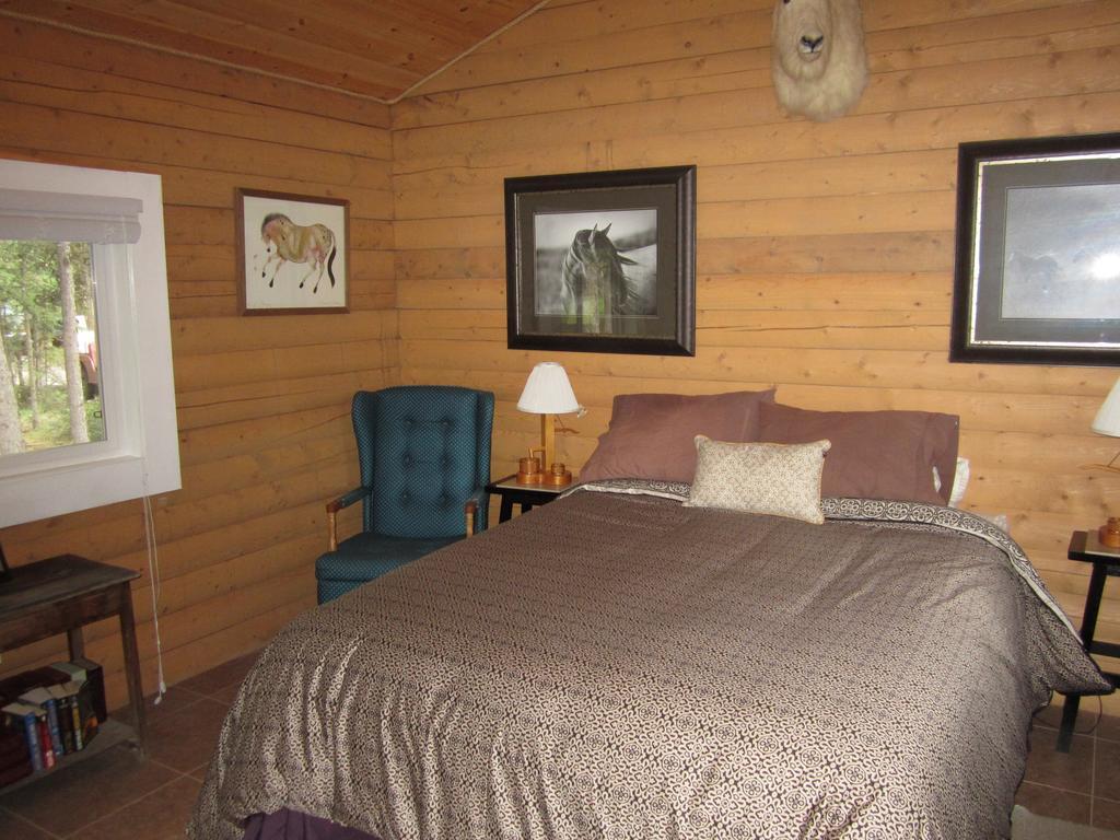 Six Mile River Resort Tagish Стая снимка