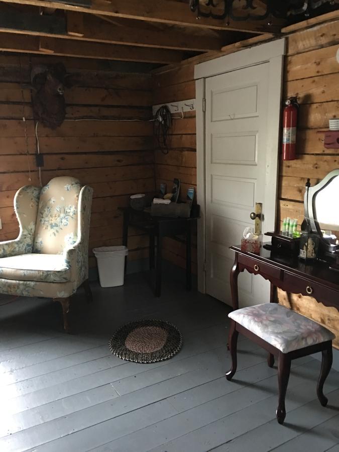 Six Mile River Resort Tagish Екстериор снимка
